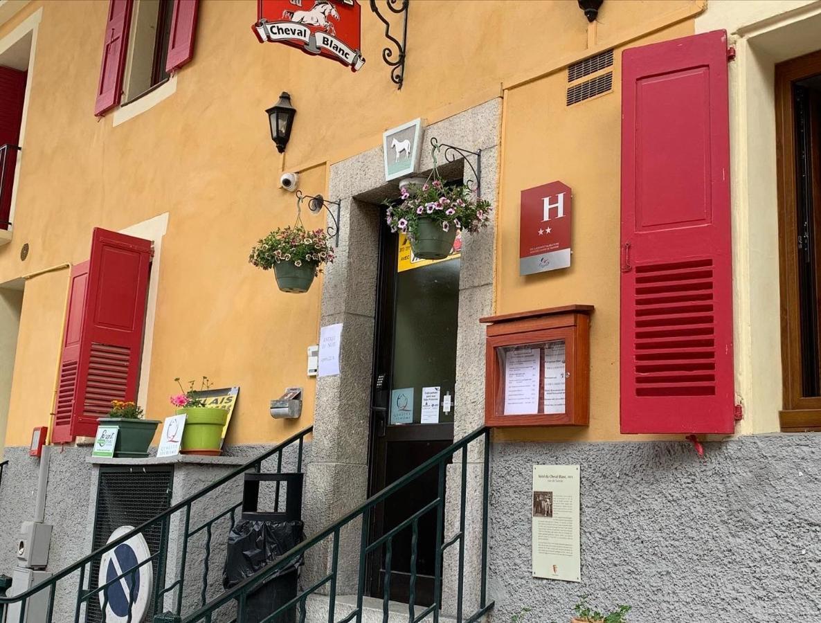 Hotel Du Cheval Blanc Barcelonnette Bagian luar foto