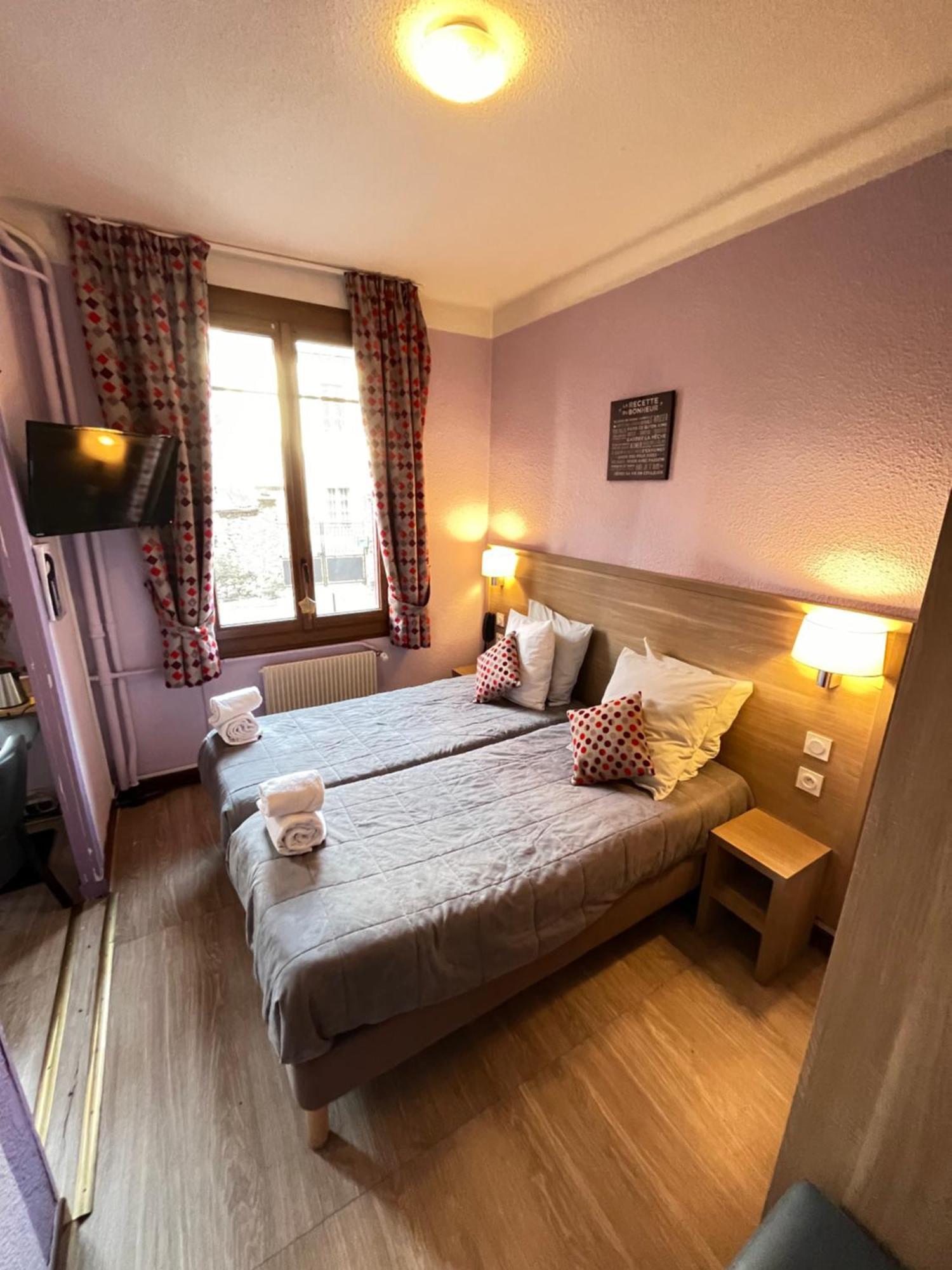 Hotel Du Cheval Blanc Barcelonnette Bagian luar foto