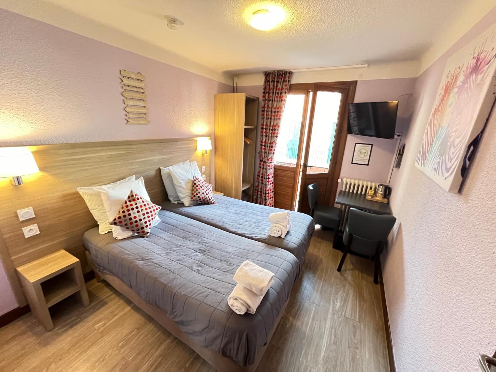 Hotel Du Cheval Blanc Barcelonnette Bagian luar foto