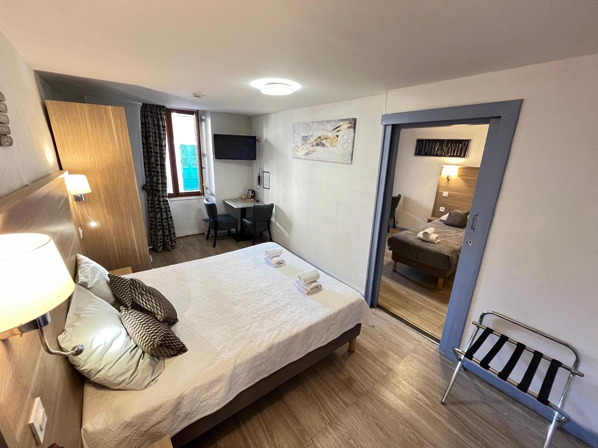 Hotel Du Cheval Blanc Barcelonnette Bagian luar foto