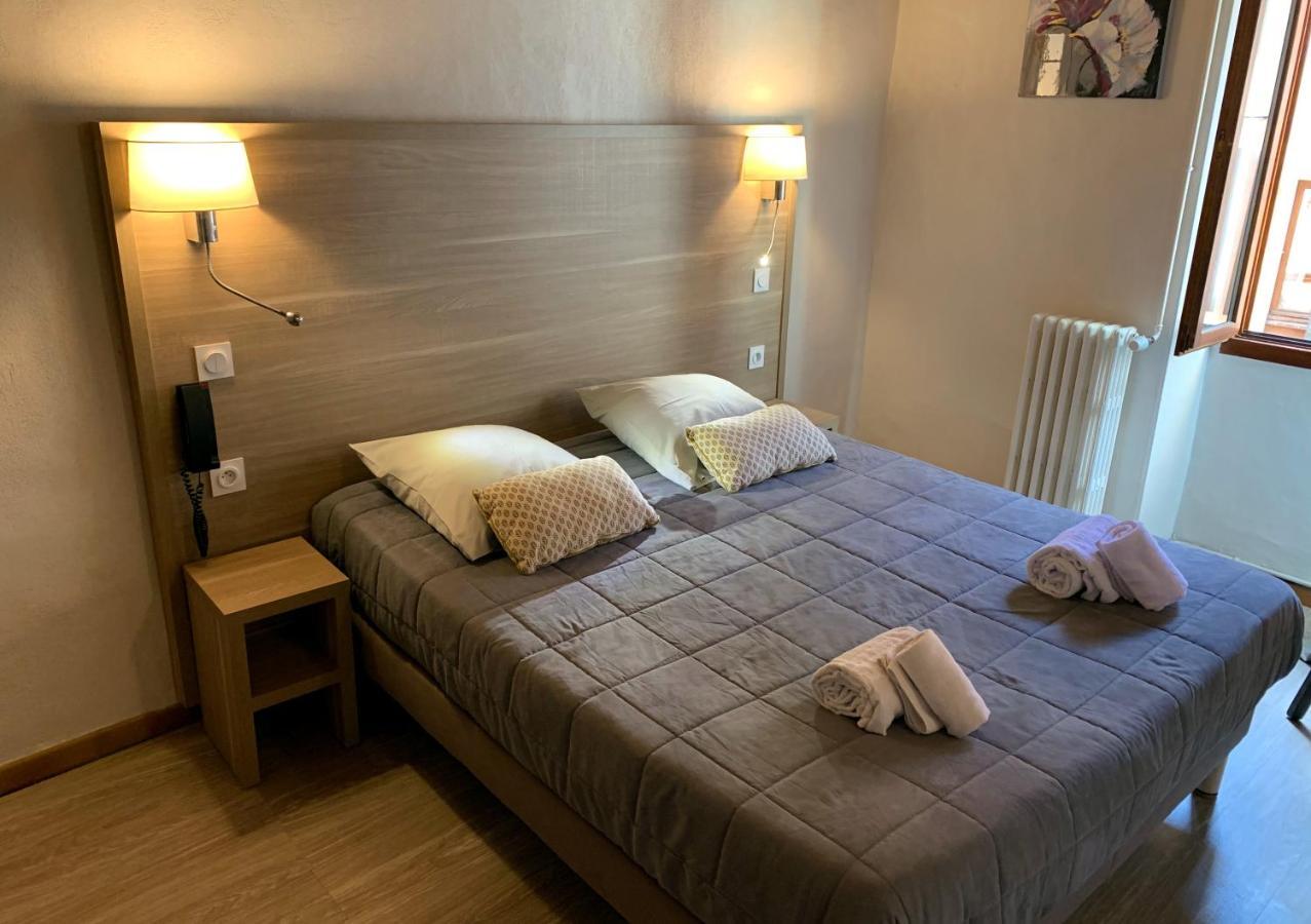 Hotel Du Cheval Blanc Barcelonnette Bagian luar foto