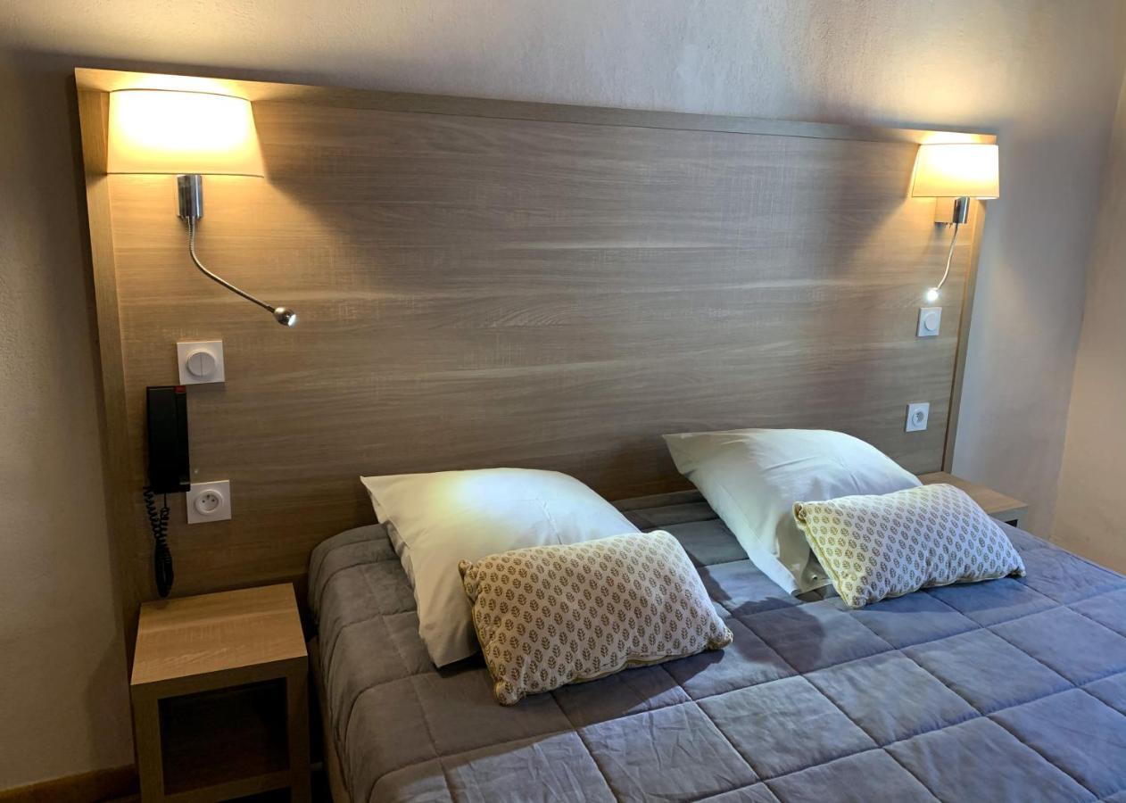 Hotel Du Cheval Blanc Barcelonnette Bagian luar foto