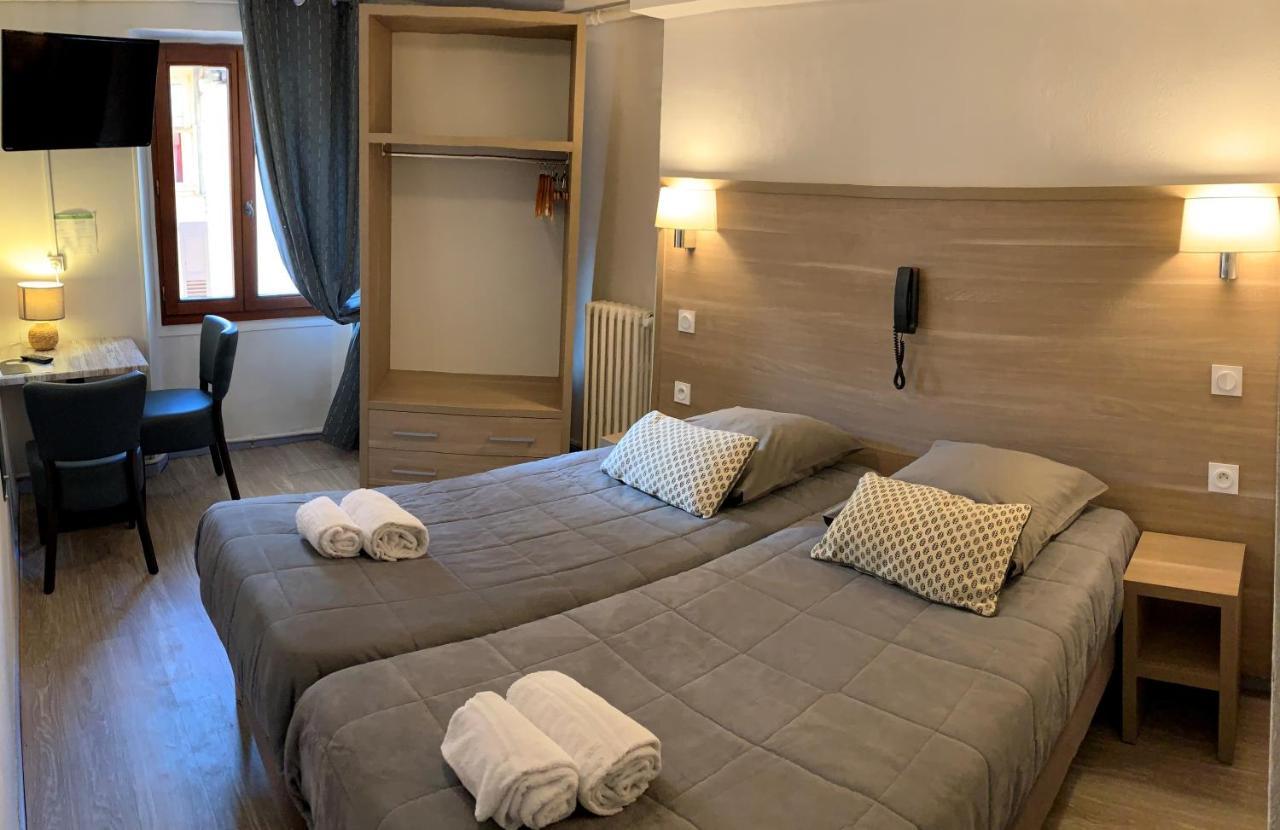 Hotel Du Cheval Blanc Barcelonnette Bagian luar foto